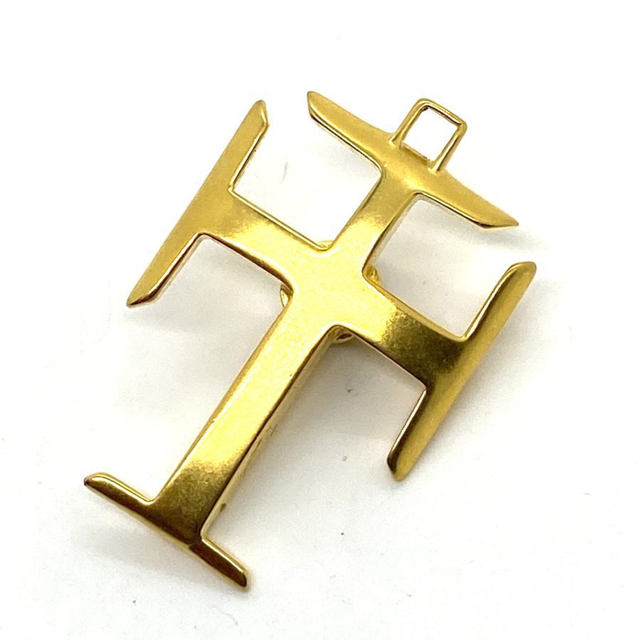 Robert Lee Morris Knight's Onyx Cross Pendant - Image 3