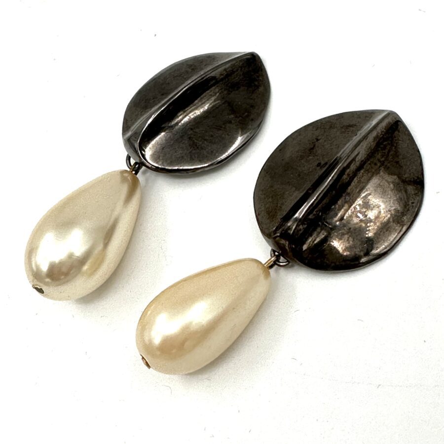 Robert Lee Morris Black Leaf/Pearl Drop earrings - Image 2
