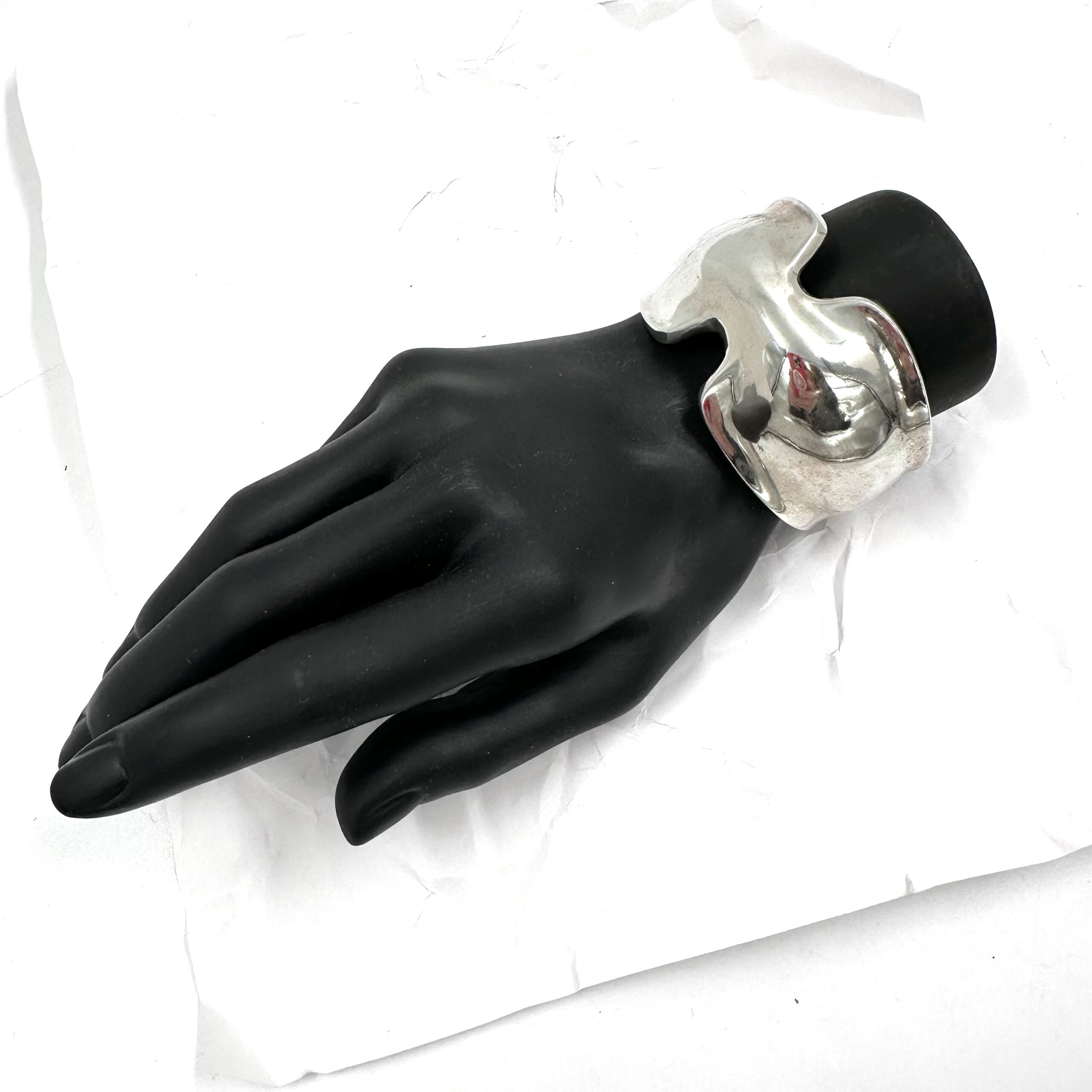 Robert Lee Morris Silver Pinched Gamma Cuff - Image 3