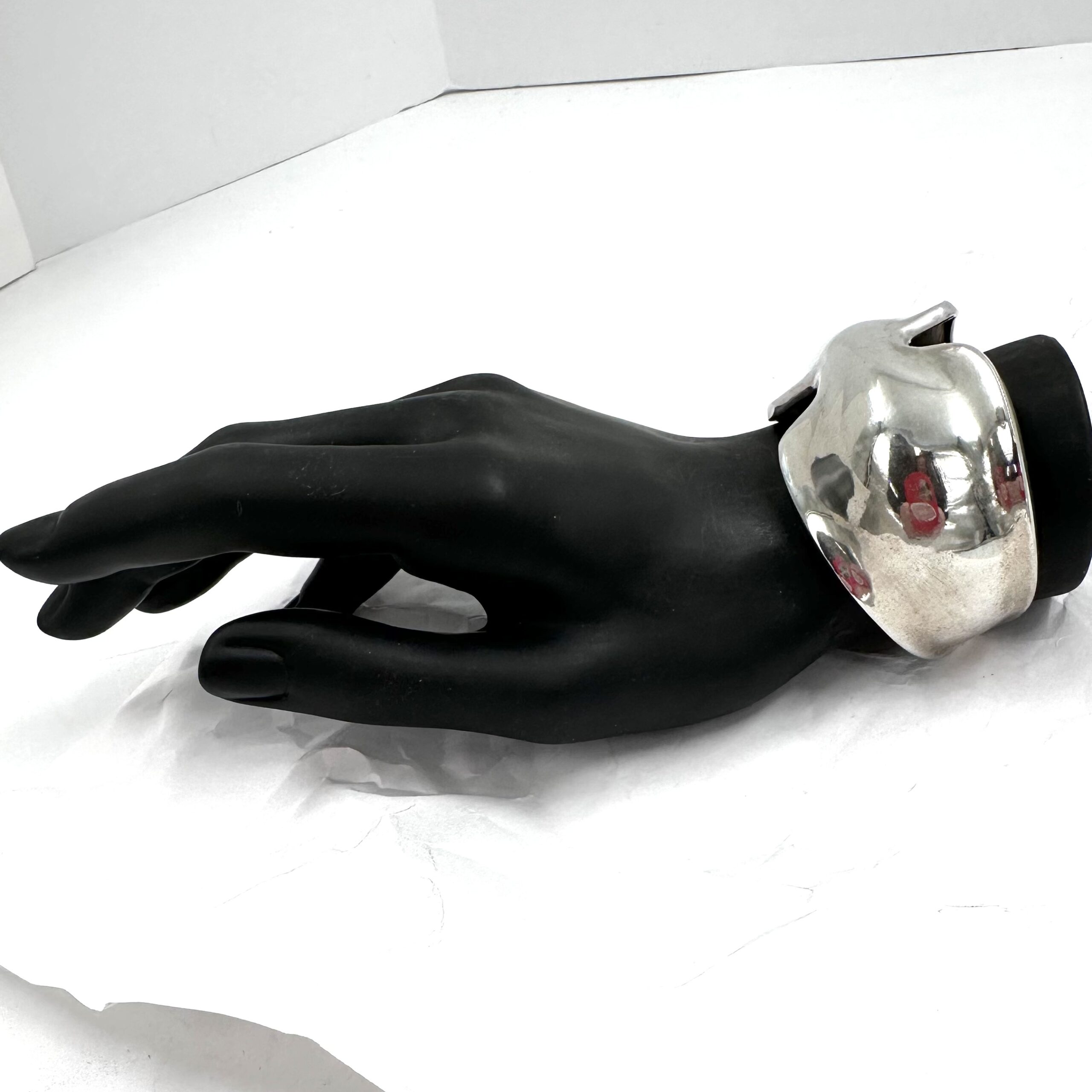 Robert Lee Morris Silver Pinched Gamma Cuff - Image 4